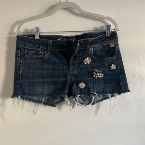 AE: Cutoff Shorts w/appliqués